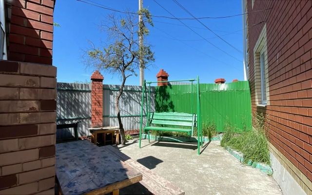 Otlichny Dvukhetazhny s Mangalom i Baney Ryadom s Prudom Private House