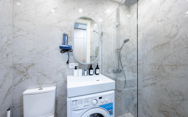 Na Naberezhnoy Makarova 58 Apartments