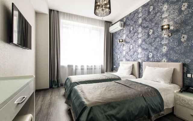 Отель Корона