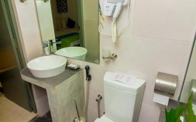 Yoho Settle In Tourist Lodge Hotel