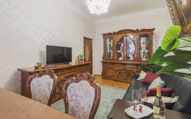 GM Cozy two-room apartment near the Kremlin and Arbat Apartments