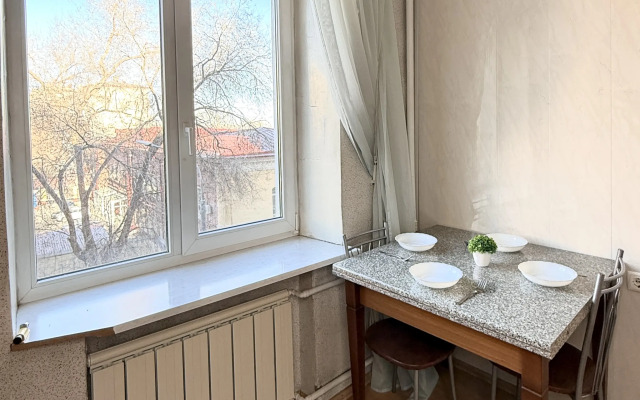 Uyutnaya Dvukhkomnatnaya S Balkonom V Tsentre Goroda Flat