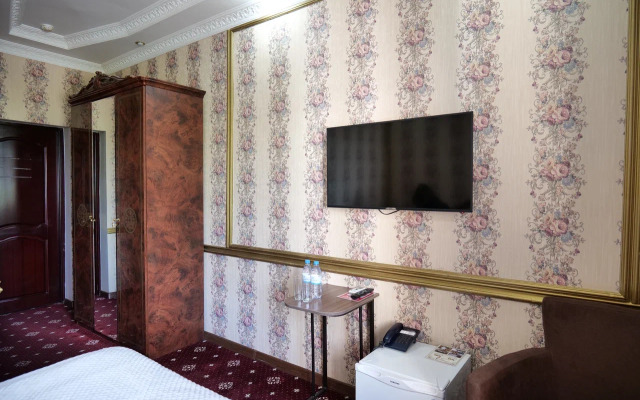 Lion Hotel