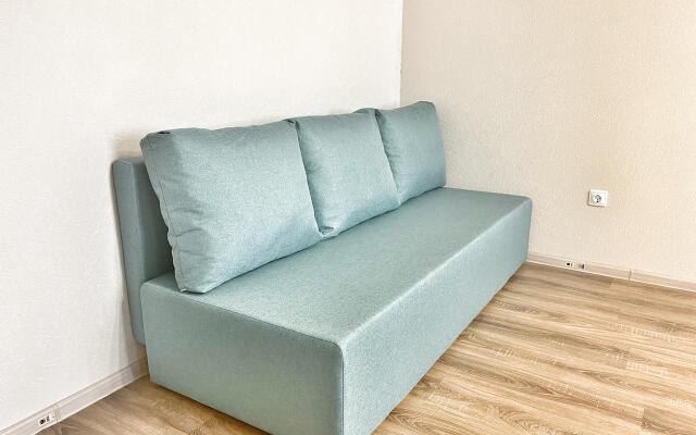 Yelena Ozerki Flat