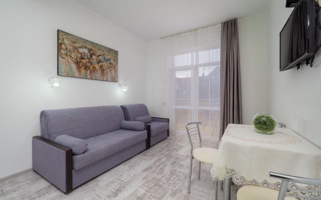 U Morya S Basseinom ZhK Solnechnyij apt34 Apartment