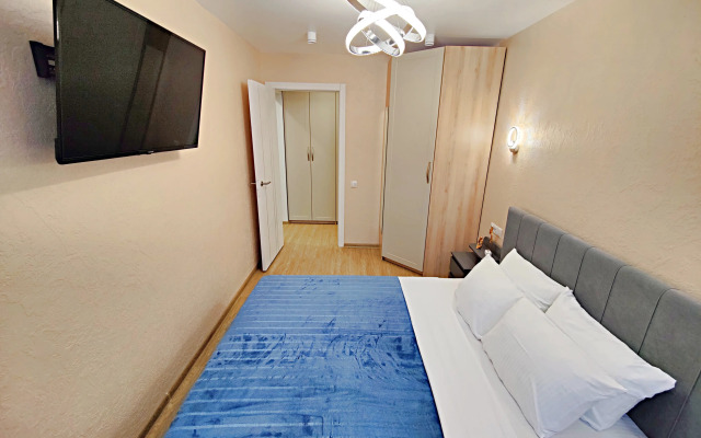 Dizaynerskie Tryokhkomnatnye Apartments