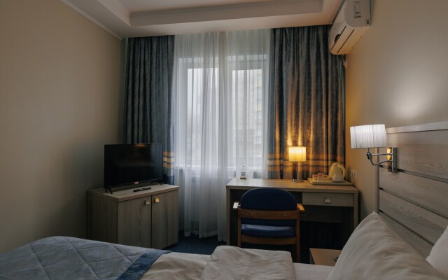 Hotel Equator