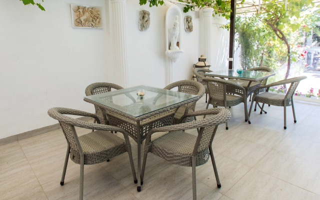 Eleni Guest House