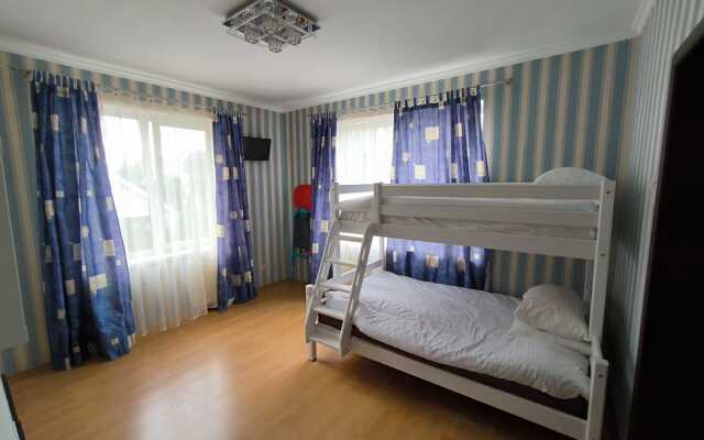 S Basseynom, Saunoy  i Kaminom Private House