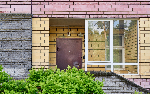 Dvuhkomnatnye ryadom s parkom SHvejcariya Apartments 1