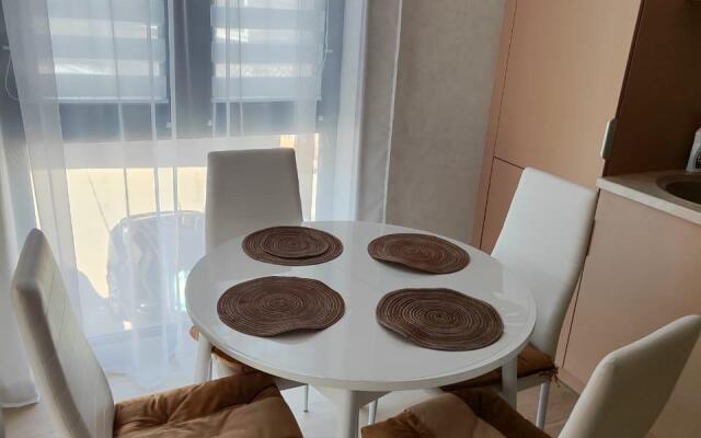 Studiya na 5 Chelovek Flat