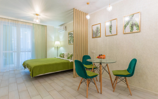 Apartamenty Studiya Izumrud Apart Energy s Paryashchej Krovat'yu i Lodzhiej