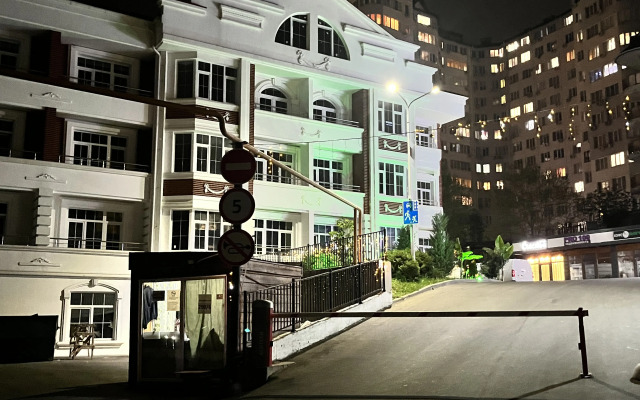 V Samom Serdtse Adlera Flat