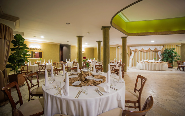 Отель Korona Park Klewinowo