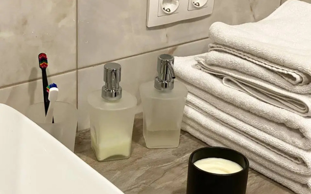 Апартаменты с двумя кроватями, балконом и ванной, 17 этаж