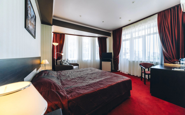 Delmont Hotel