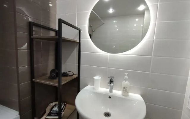 Kofein Na Proyezde Tikhiy Flat