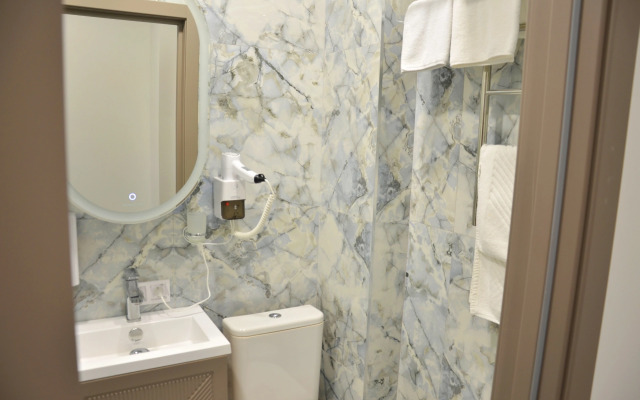 Ranovskiy Park Manhattan Hotel