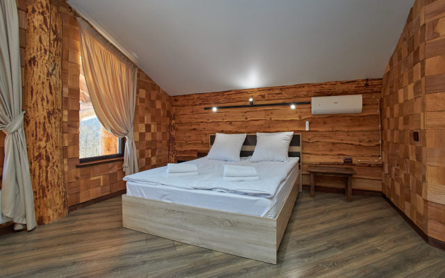 Kedr 750, 6 spalen, 15 gostej s Bassejnom i Banej Chalet