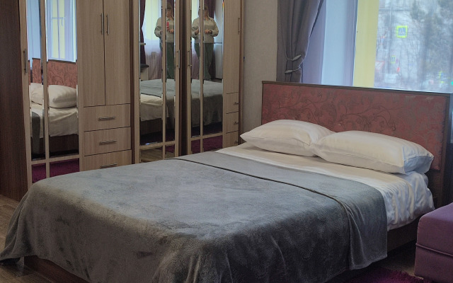 Studiya v fioletovykh tonakh Flat