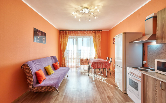 Evrodvushka na 15 etazhe na 6 chelovek, v ZhK Solnechnyj  Flat
