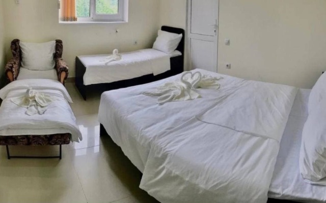 LooBeach Guest House