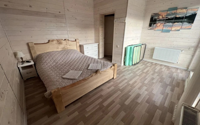 S baney, basseynom i mangalom Private house