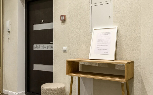 V Azhk Parusa Flat
