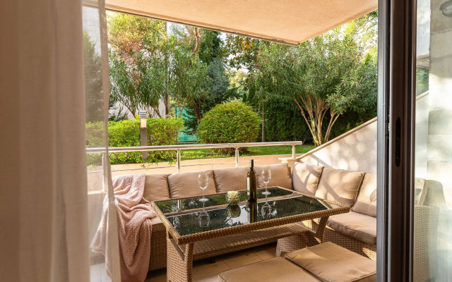 Luxe Azure Residence Apartments