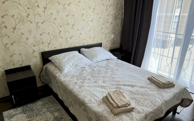 145 S Balkonom I Vitrazhnym Ostekleniem Flat