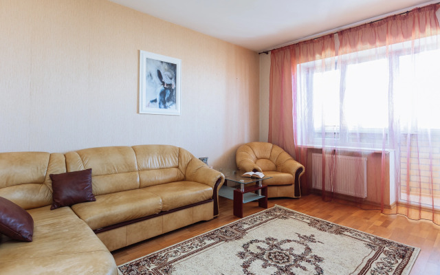 Prostornaya I Uyutnaya Dvukhkomnatnaya Flat
