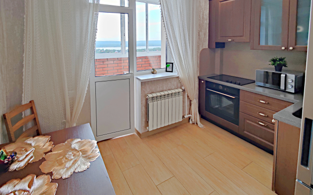 S Potryasayuschim Vidom Na Reku Volgu I Gory Flat