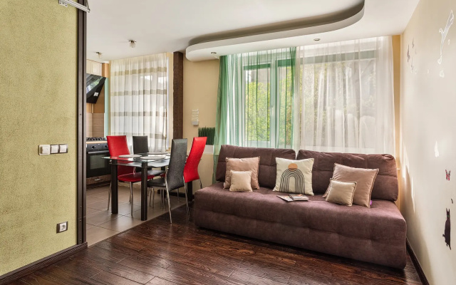 Apartamenty J&N Apartments Dvuhkomnatnye s gidromassaznoj vannoj Sovetskaa 10
