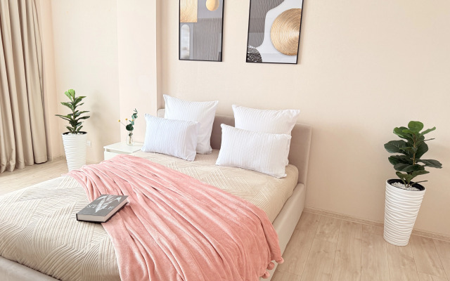 Квартира на 18 этаже (5 минут до центра)