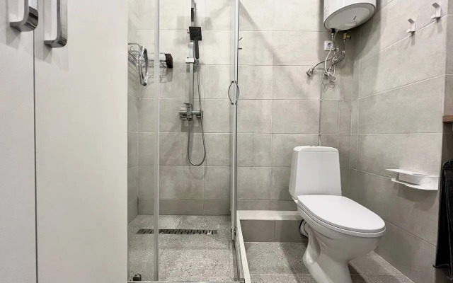 Tryokhmestnye S Balkonom Apartments