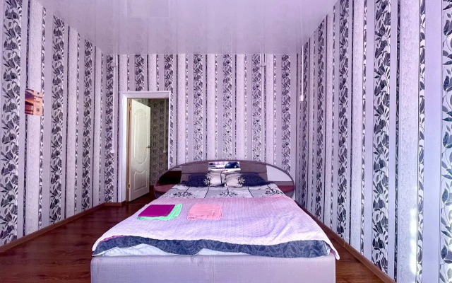 S kukhney gostinoy i otdelnoy spalney Apartments