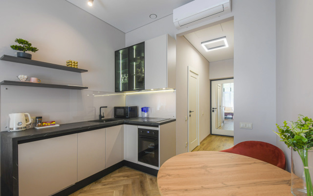 Svetlye v tsentre goroda okolo metro Kurskaya Apartments