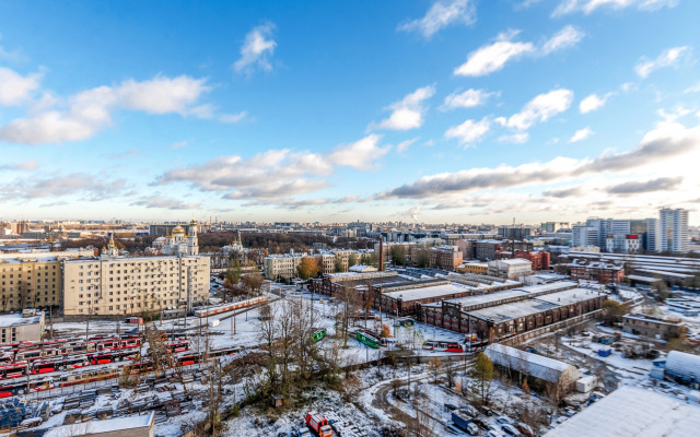 S balkonom i krasivym vidom u metro Apartments