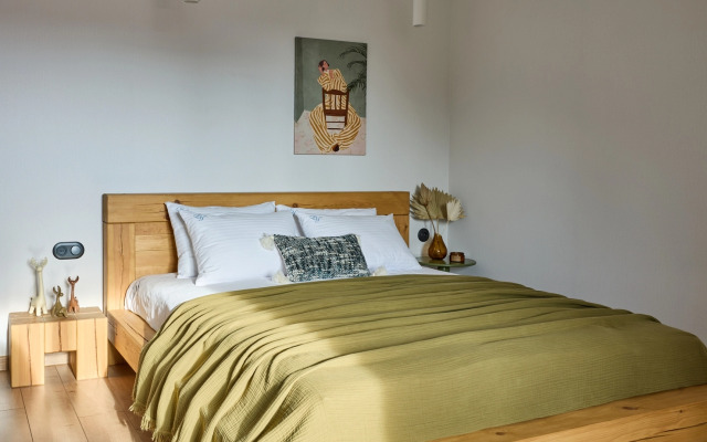 Апартаменты Яркая новая студия ЕвроУют в самом центре