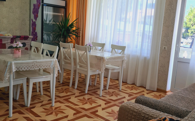 Zolotoy Lev Hotel
