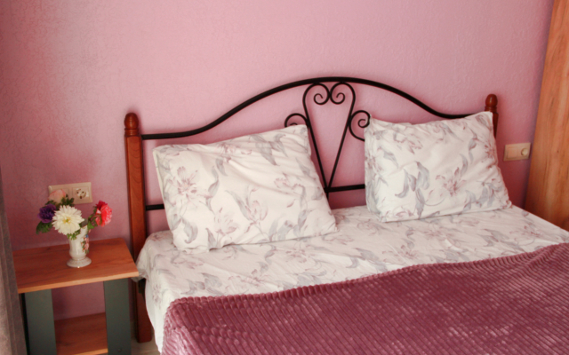 Rozovaya Laguna Guest House
