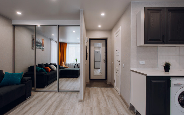 Tolstoy Krasnoarmeyskiy 8 Flat