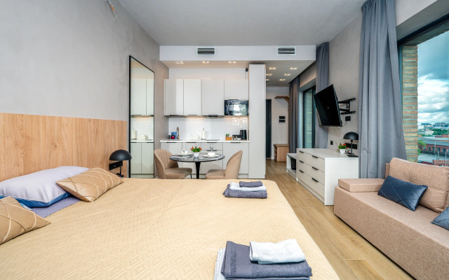 S Bolshimi Oknami Apartments