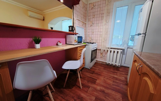 Квартира 2-х комнатная на Жукова 6