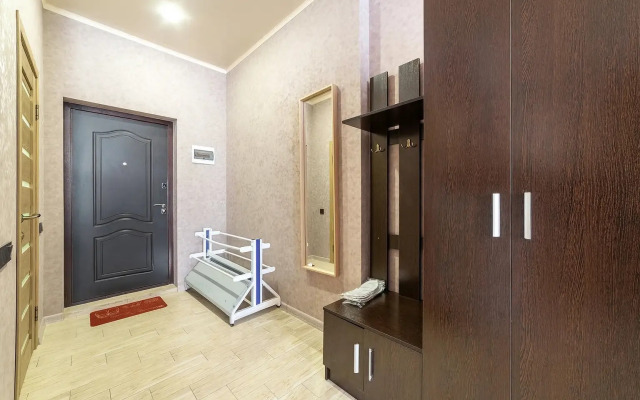 Sovremennaya studiya s vidom na goru ryadom s pod"yemnikami i Kazino Flat