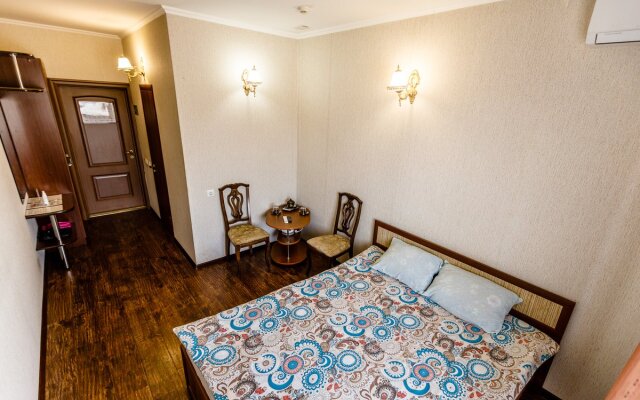 Отель Автострит