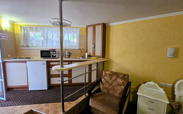 Апартаменты Феодосийский залив однокомнатная студия в цоколе