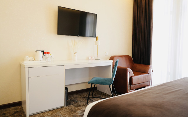 Garnet Mir Hotel