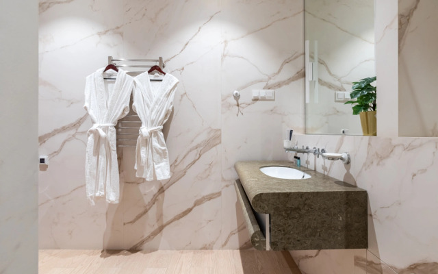 Студия для двоих на 74-м этаже