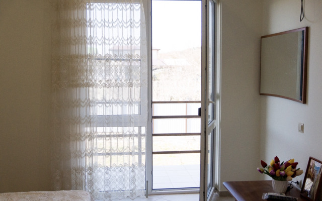 Uyut Guest house